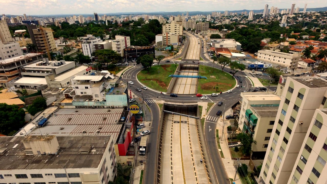 Viaduto urbano em obra